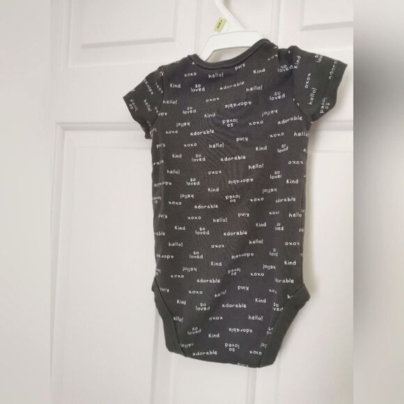 5/$10 Carter's short sleeve onesie size 6m - Picture 4 of 4